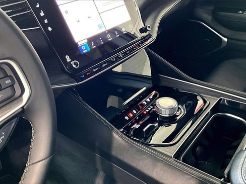 Used 2023 Jeep Wagoneer Series II image 11