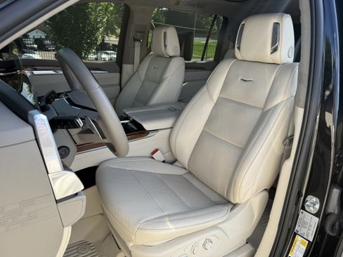 Used 2025 Cadillac Escalade ESV Sport Platinum w/ LPO, ONYX Package AWD/4WD image 15