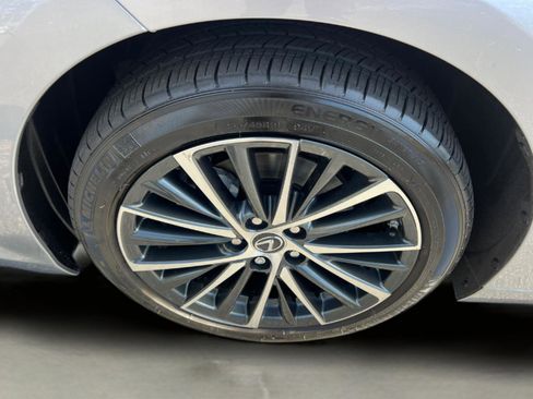 Certified 2022 Lexus ES 300h w/ Premium Package image 12