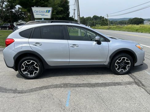 Used 2017 Subaru Crosstrek 2.0i Premium w/ Moonroof Package AWD/4WD image 10
