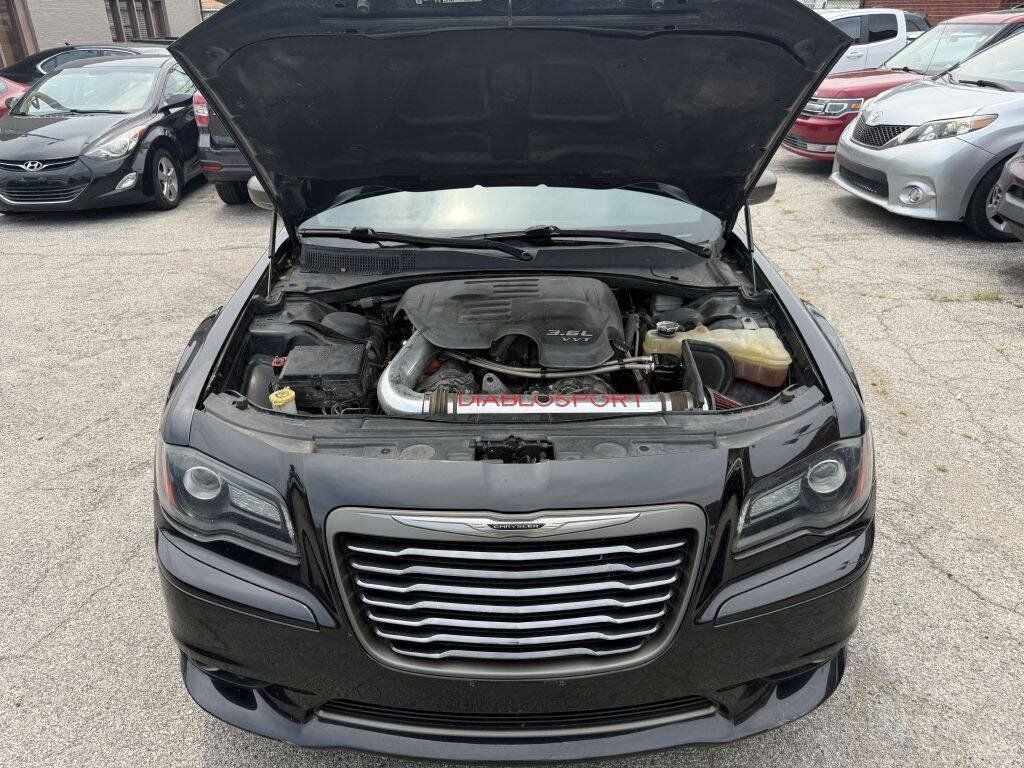 Used 2014 Chrysler 300 C RWD image 9