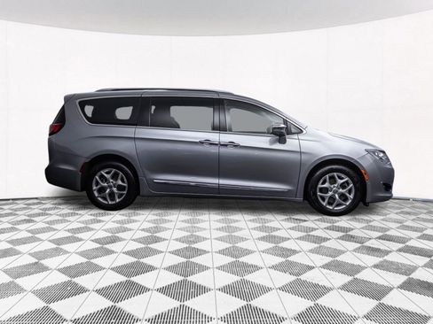 Used 2020 Chrysler Pacifica Limited w/ Advanced Safetytec Group FWD image 14