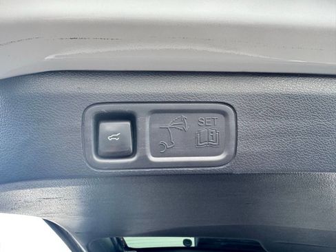 Used 2023 Ford Expedition Max XLT image 9