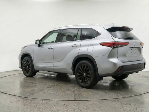 Used 2025 Toyota Highlander XSE AWD/4WD image 6