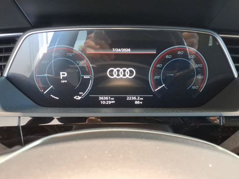 Used 2023 Audi e-tron Premium Plus w/ Premium Plus Package AWD/4WD image 22