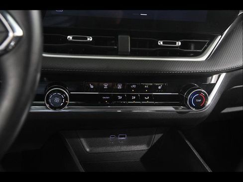 Used 2026 Chevrolet Equinox LT FWD image 14