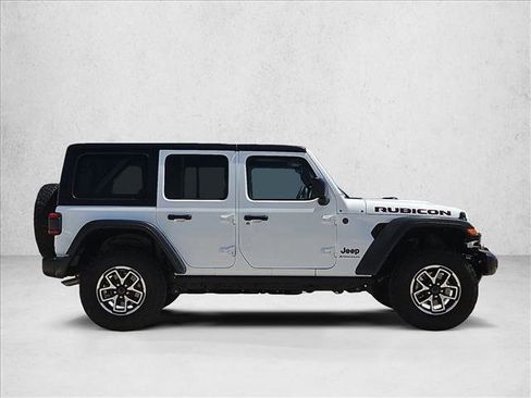 Used 2025 Jeep Wrangler Unlimited Rubicon AWD/4WD image 4
