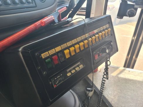 Used 1999 Ford E-450 and Econoline 450 image 17