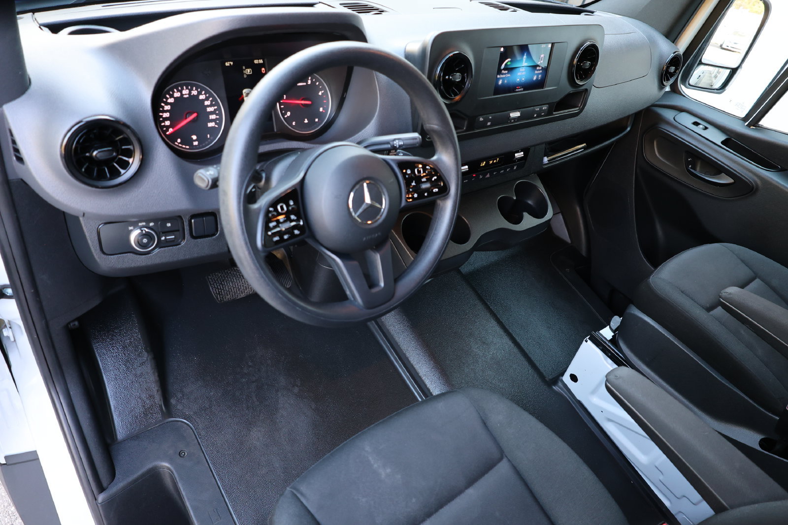 Used 2024 Mercedes-Benz Sprinter 2500 image 21