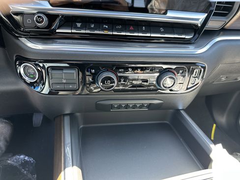 New 2026 Chevrolet Silverado 2500 High Country w/ High Country Premium Package AWD/4WD image 18