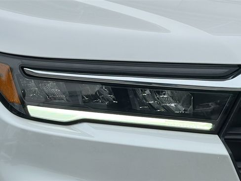 Used 2025 Honda Pilot EX-L image 4