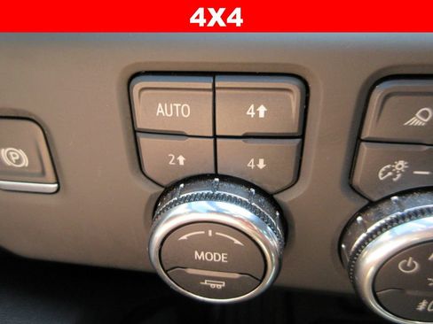 Used 2024 GMC Sierra 1500 AT4 w/ Technology Package AWD/4WD image 33