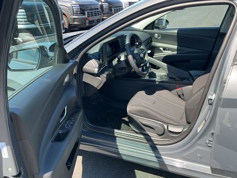 New 2026 Hyundai Elantra SE image 9