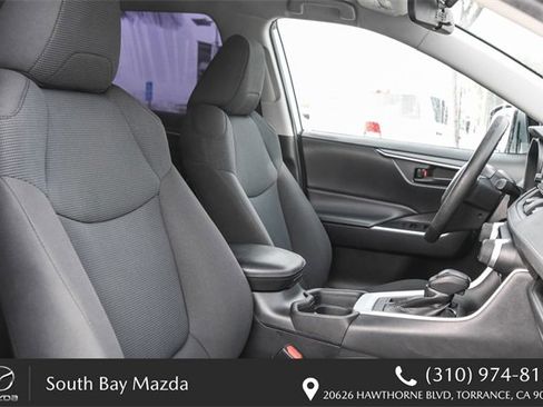 Used 2021 Toyota RAV4 LE image 15