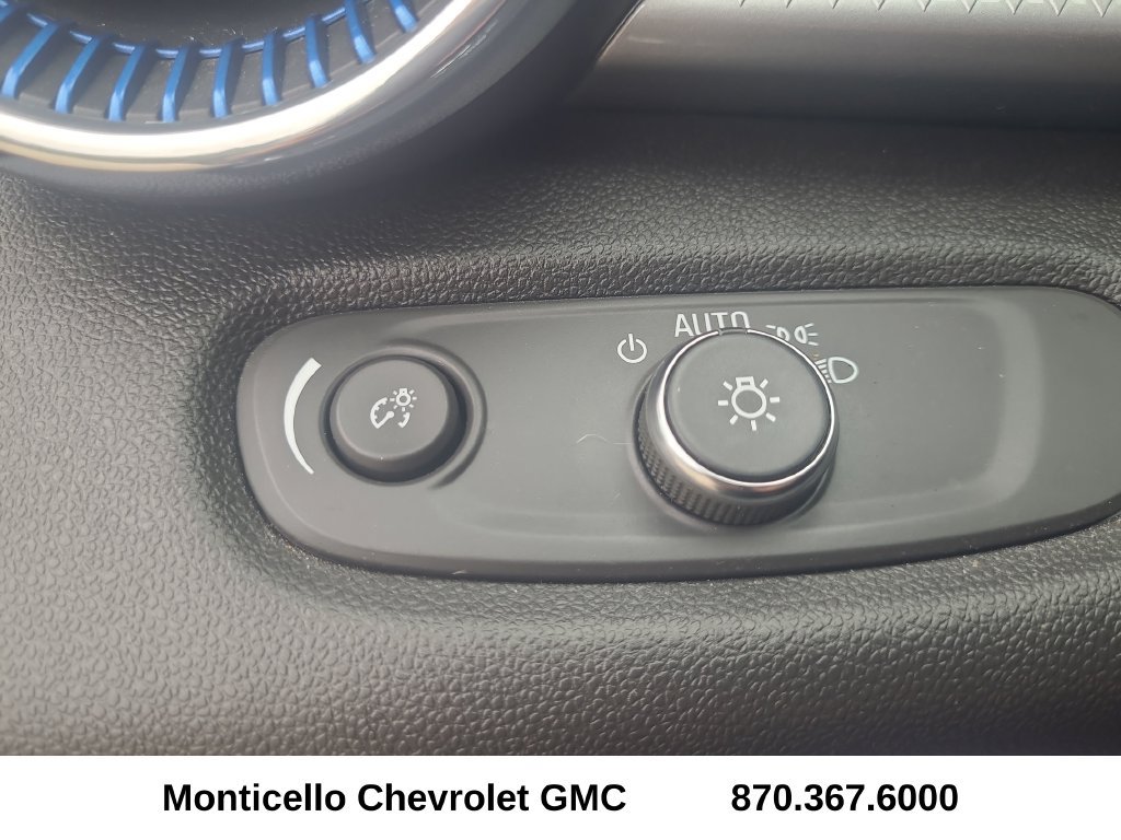 Used 2025 Chevrolet Trax LT FWD image 19