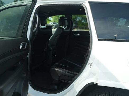 Used 2018 Jeep Grand Cherokee Altitude RWD image 15