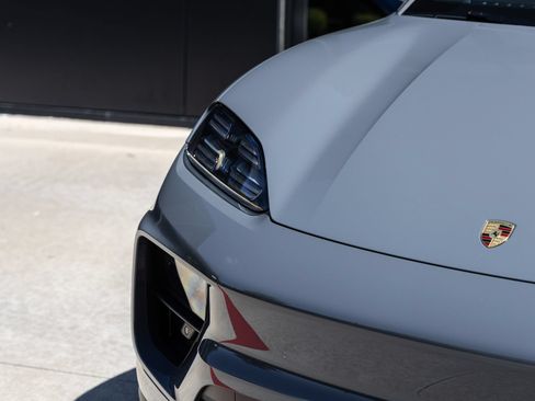 New 2025 Porsche Macan 4S Electric AWD/4WD image 17