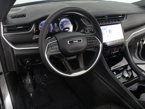 New 2025 Jeep Grand Cherokee L Limited w/ Trailer Tow Package image 8