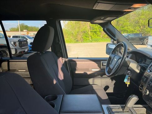 Used 2015 Ford Expedition XLT RWD image 14