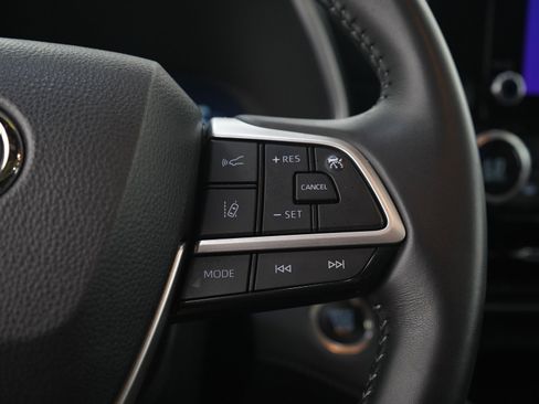 Used 2025 Toyota Highlander XSE AWD/4WD image 30