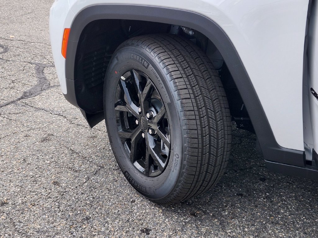 New 2026 Jeep Grand Cherokee Altitude AWD/4WD image 35