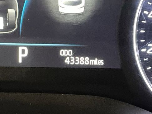 Used 2022 Toyota Sienna Limited image 12