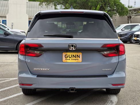 Used 2024 Honda Odyssey Sport image 3