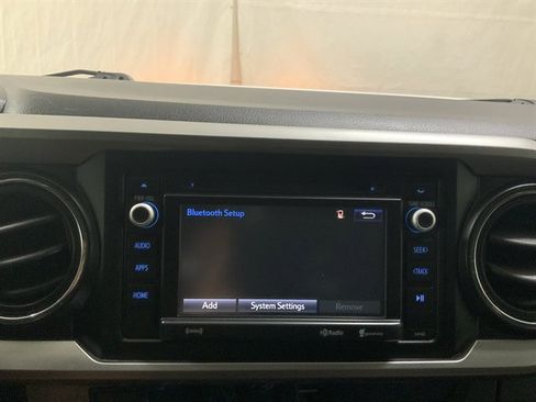 Used 2017 Toyota Tacoma SR5 image 28