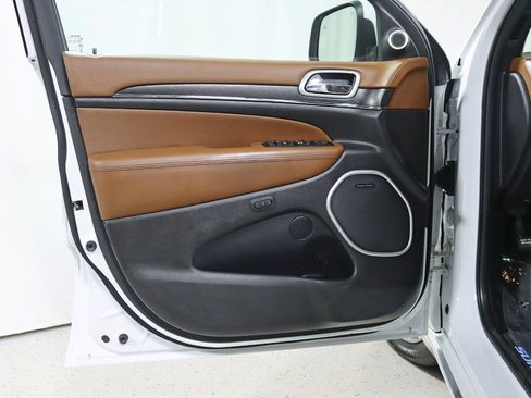 Used 2018 Jeep Grand Cherokee Summit w/ Platinum Series Group image 34