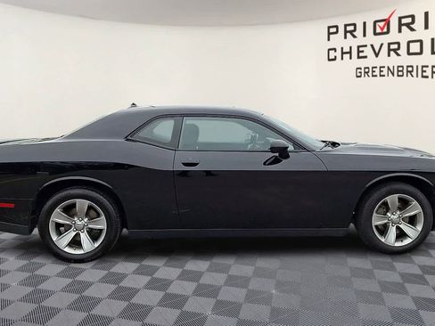 Used 2020 Dodge Challenger SXT RWD image 9