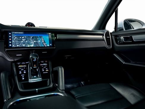 Used 2022 Porsche Cayenne S Platinum image 39