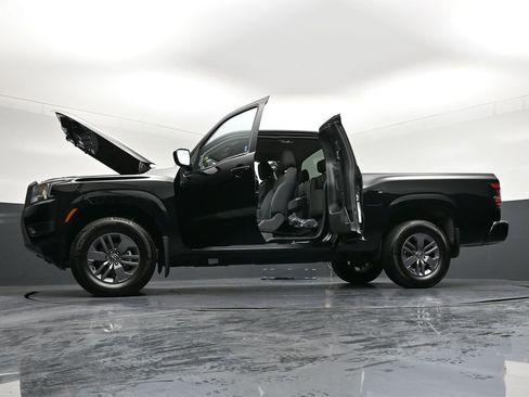 Used 2025 Nissan Frontier SV image 37