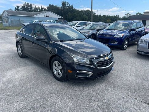 Used 2015 Chevrolet Cruze LT FWD image 2