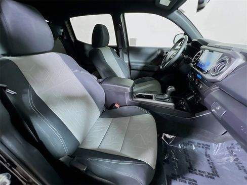 Certified 2022 Toyota Tacoma TRD Off-Road image 25