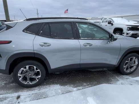 New 2026 Chevrolet Trax LT w/ Sunroof Package image 2