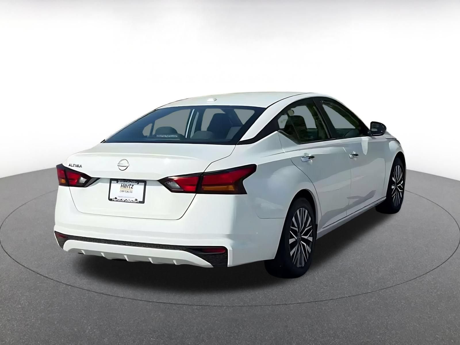 Used 2025 Nissan Altima 2.5 SV FWD image 13