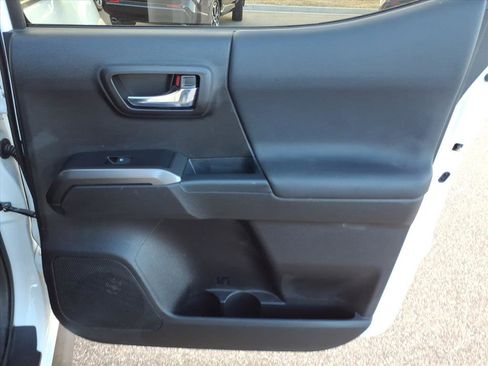 Used 2021 Toyota Tacoma TRD Off-Road w/ TRD Premium Off Road Package image 19