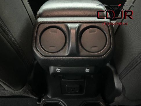 Used 2020 Jeep Wrangler Unlimited Sahara AWD/4WD image 20