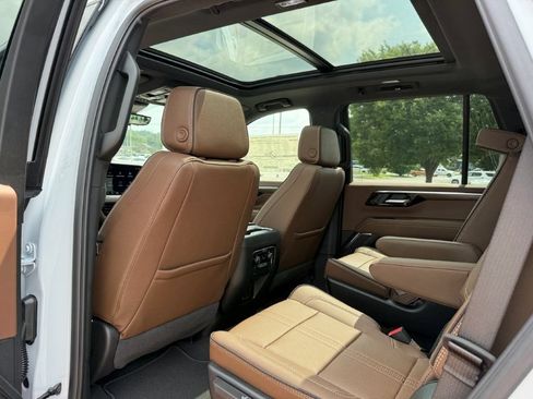 New 2026 Chevrolet Tahoe High Country w/ Sun And Tow Package AWD/4WD image 19