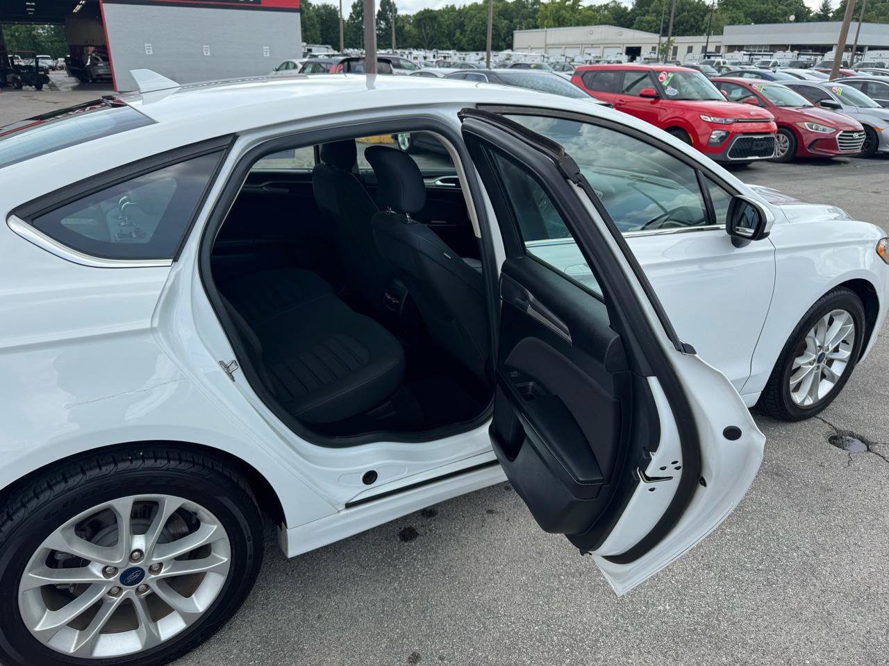 Used 2019 Ford Fusion SE FWD image 10