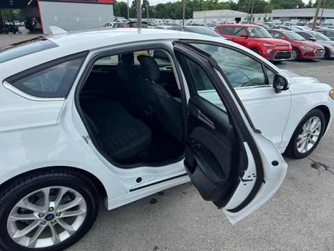 Used 2019 Ford Fusion SE FWD image 10