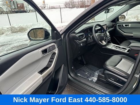 Used 2022 Ford Explorer XLT w/ Equipment Group 202A image 27
