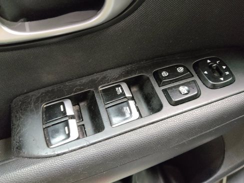 Used 2019 Kia Soul + FWD image 27