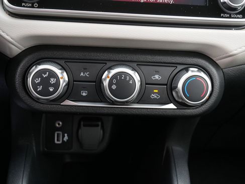 Used 2021 Nissan Versa SV image 27