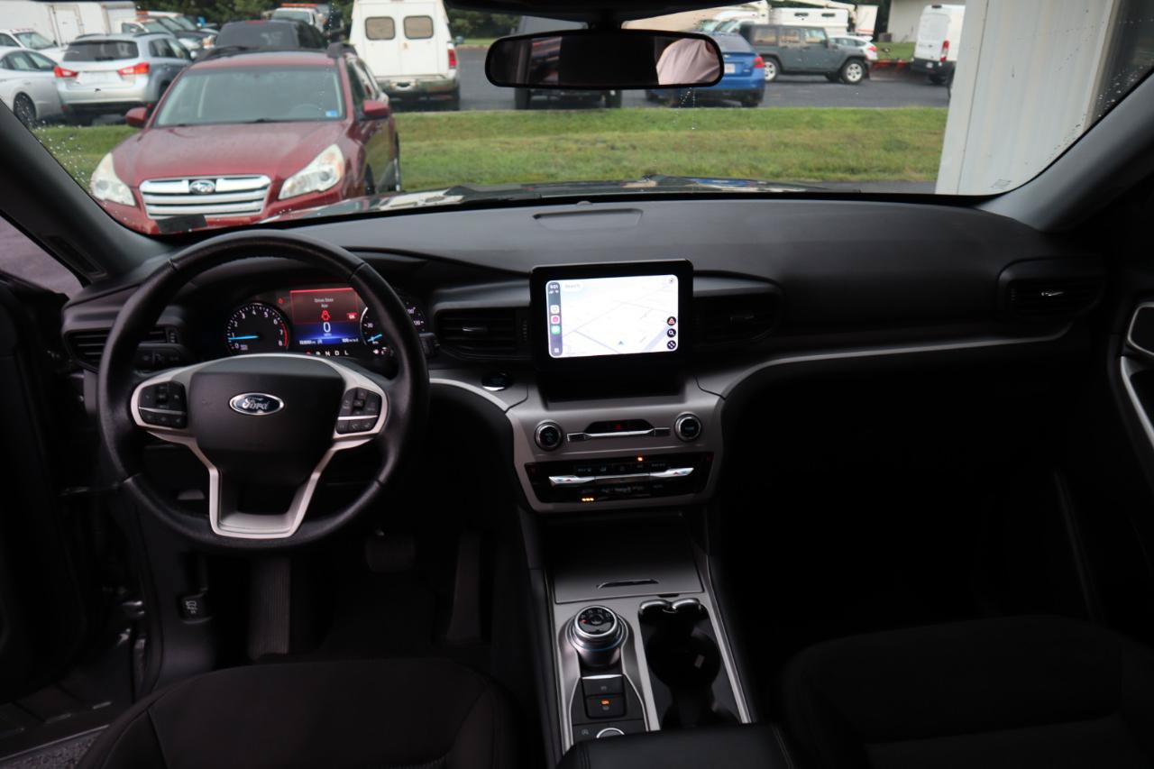 Used 2023 Ford Explorer XLT AWD/4WD image 49