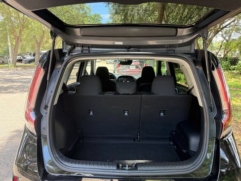 Used 2025 Kia Soul LX w/ LX Technology Package FWD image 28
