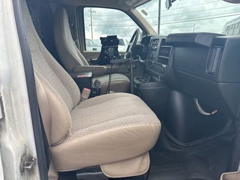 Used 2011 Chevrolet Express 2500 image 20