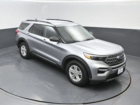 Certified 2024 Ford Explorer XLT w/ Equipment Group 202A AWD/4WD image 18