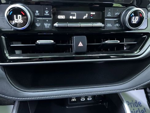 Used 2024 Toyota Highlander LE AWD/4WD image 23