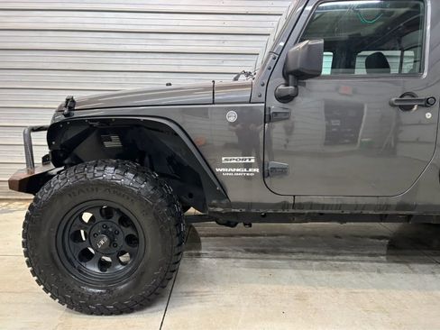 Used 2017 Jeep Wrangler Unlimited Sport AWD/4WD image 4